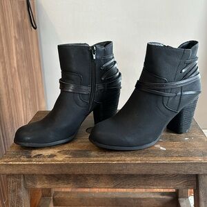 NWOT Madden Girl Denice Strapped Ankle Boot. Black. Women’s 7